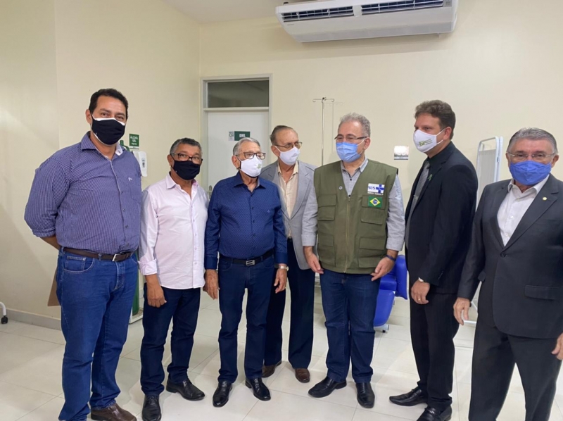 Prefeito Léo Bandeira se reúne com ministro da Saúde e encaminha pleitos para a cidade de Lucena