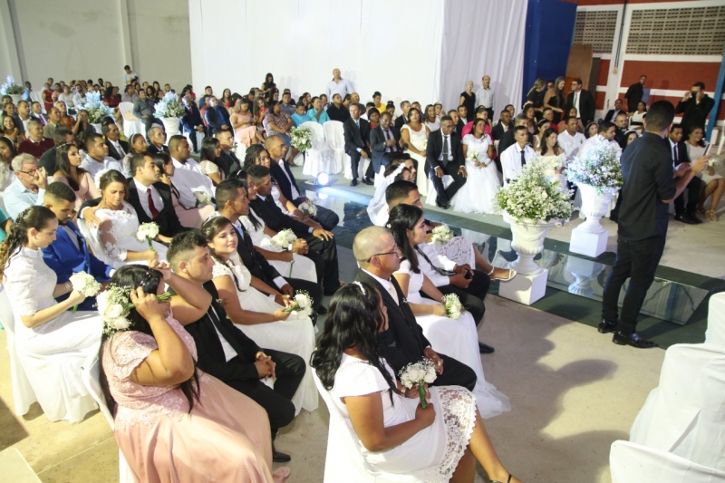 Casamento comunitário celebra união de 35 novos casais em Lucena