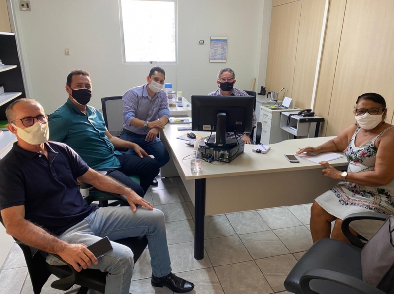 Léo Bandeira participa de reunião no INCRA e discute termo de cooperação para regularizar título de terras de assentados